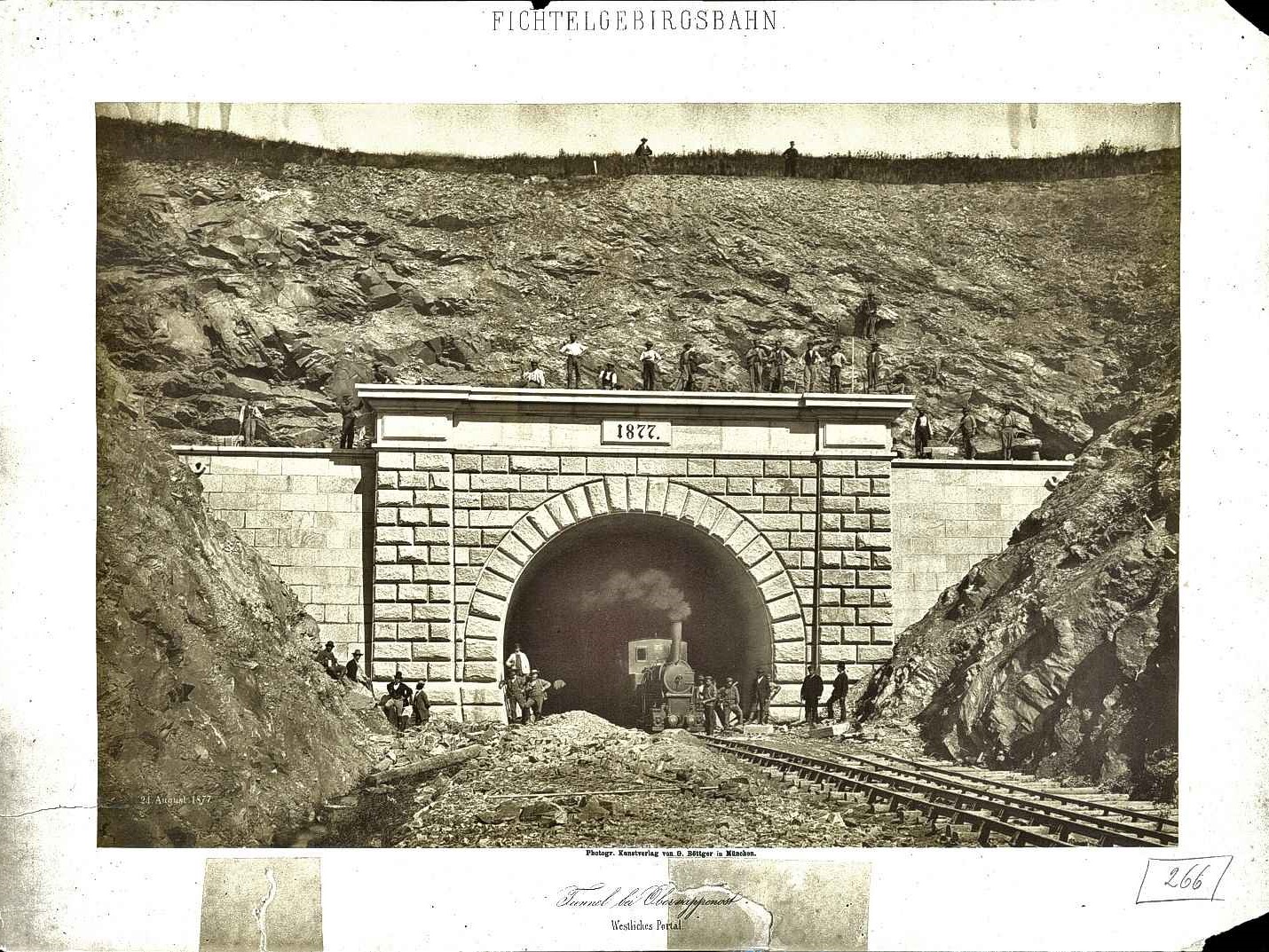 1877 wurden für die "Fichtelgebirgsbahn" bei Oberwappenöst der Tunnel Armannsberg gebaut. (Foto: DB Museum)